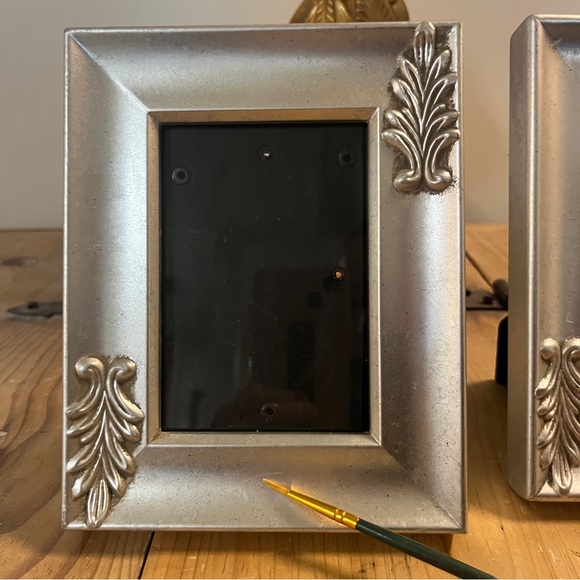 Pair 🍐 of Picture Frames - Picture 13 of 14